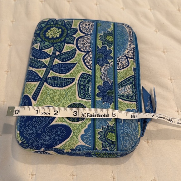 Vera Bradley Doodle Daisy Tablet/Kindle Holder (22) - Picture 2 of 6